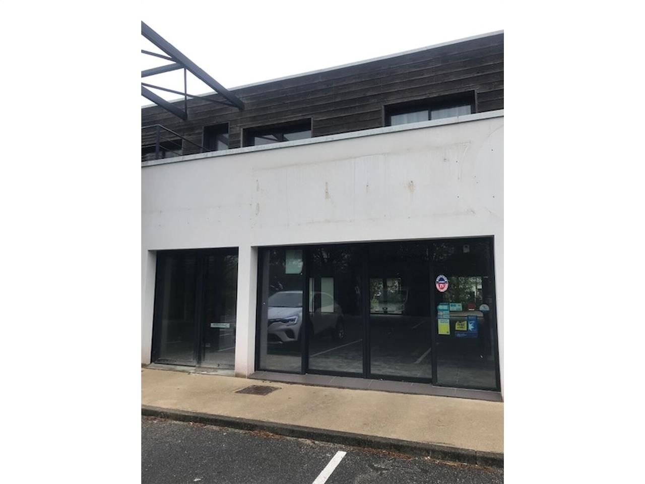 Découvrez cet espace commercial exceptionnel de 1