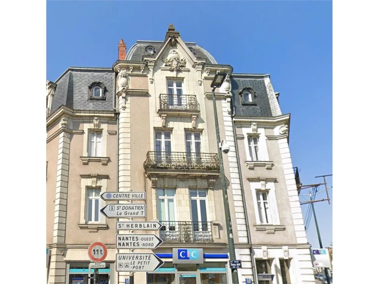 À vendre, murs commerciaux d'environ 196 m², non