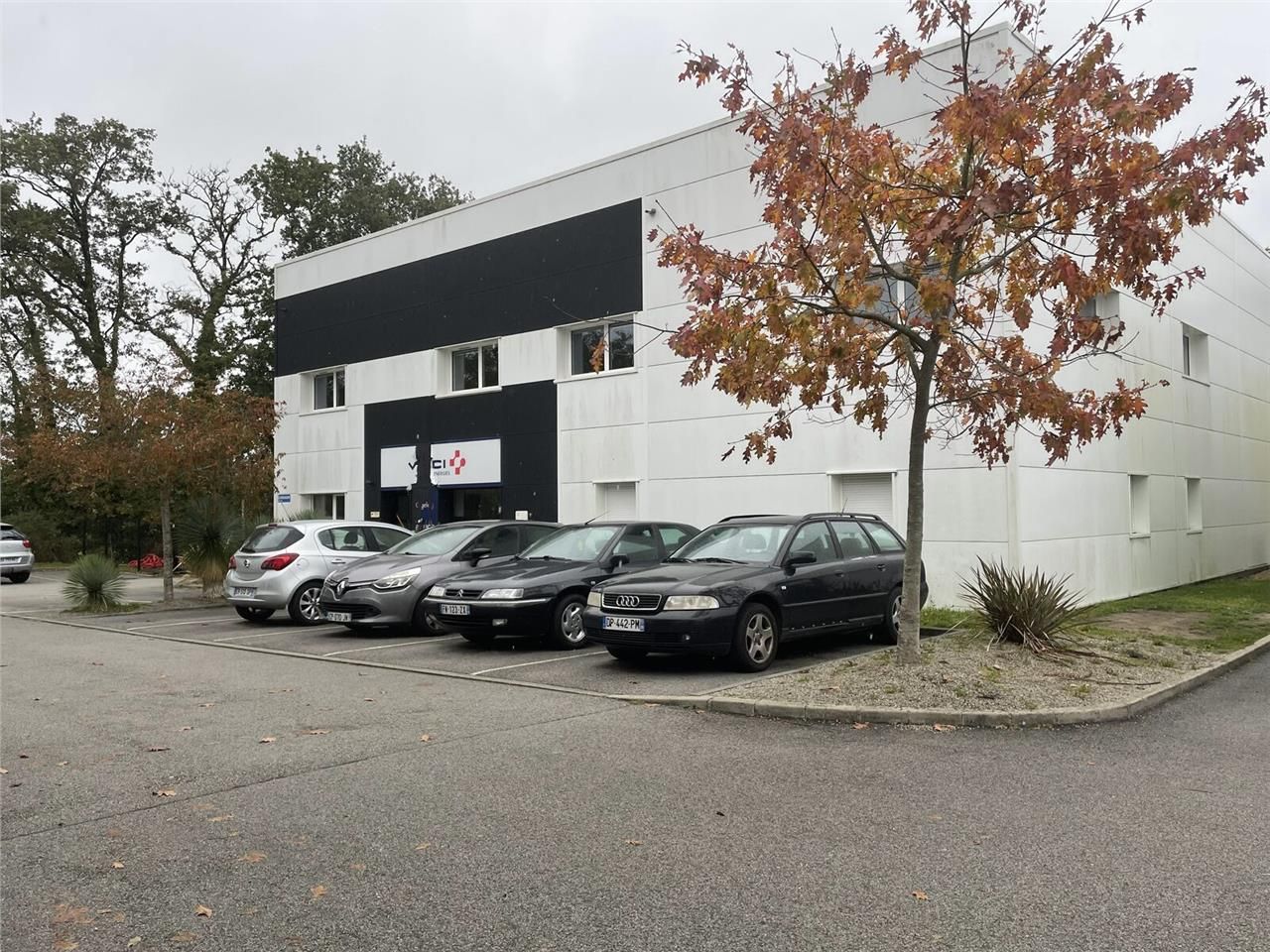 À louer à Crach, ces locaux d'activité de 586 m² 