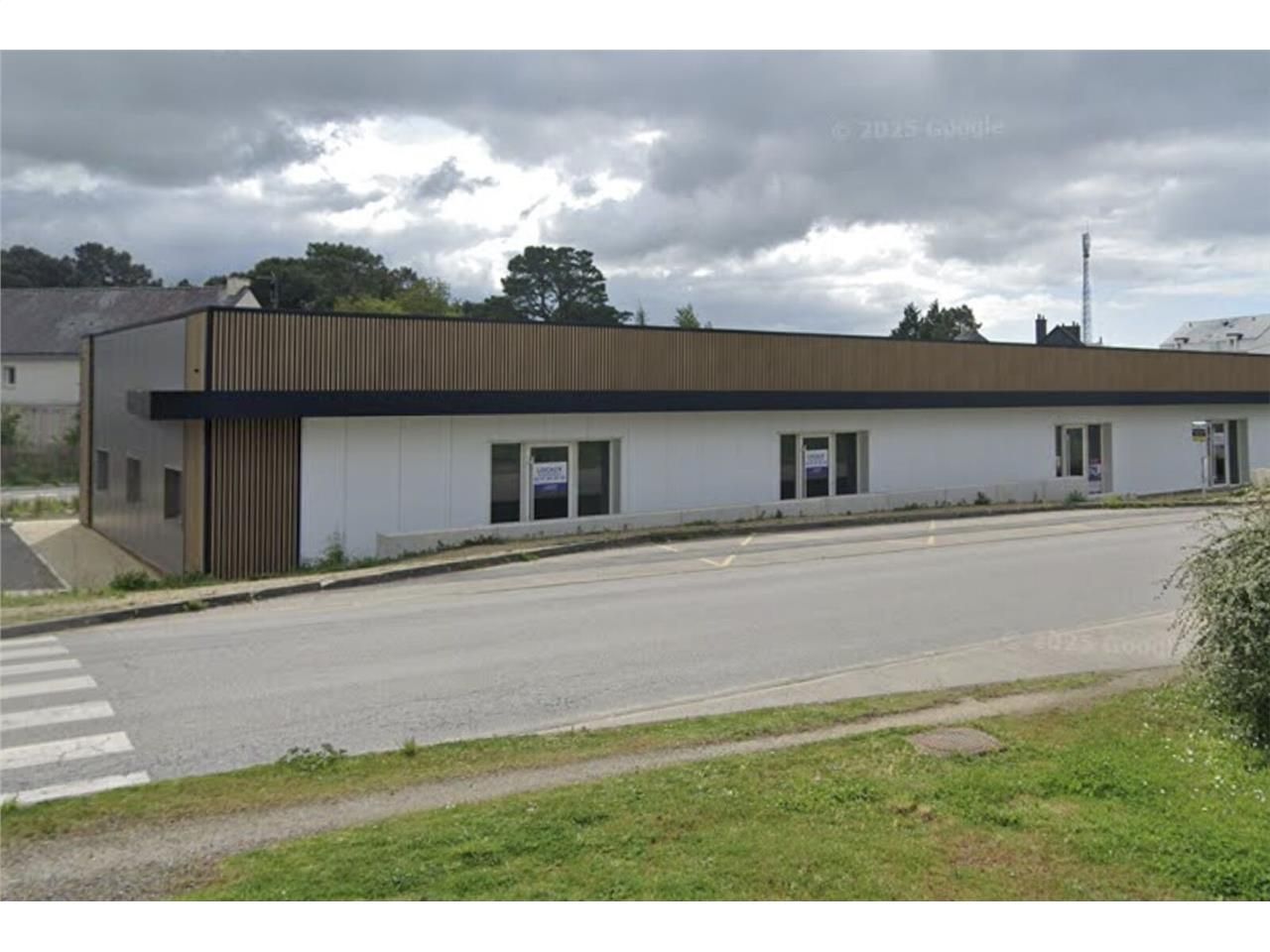 À louer, cellule de 524 m² divisible à partir de 