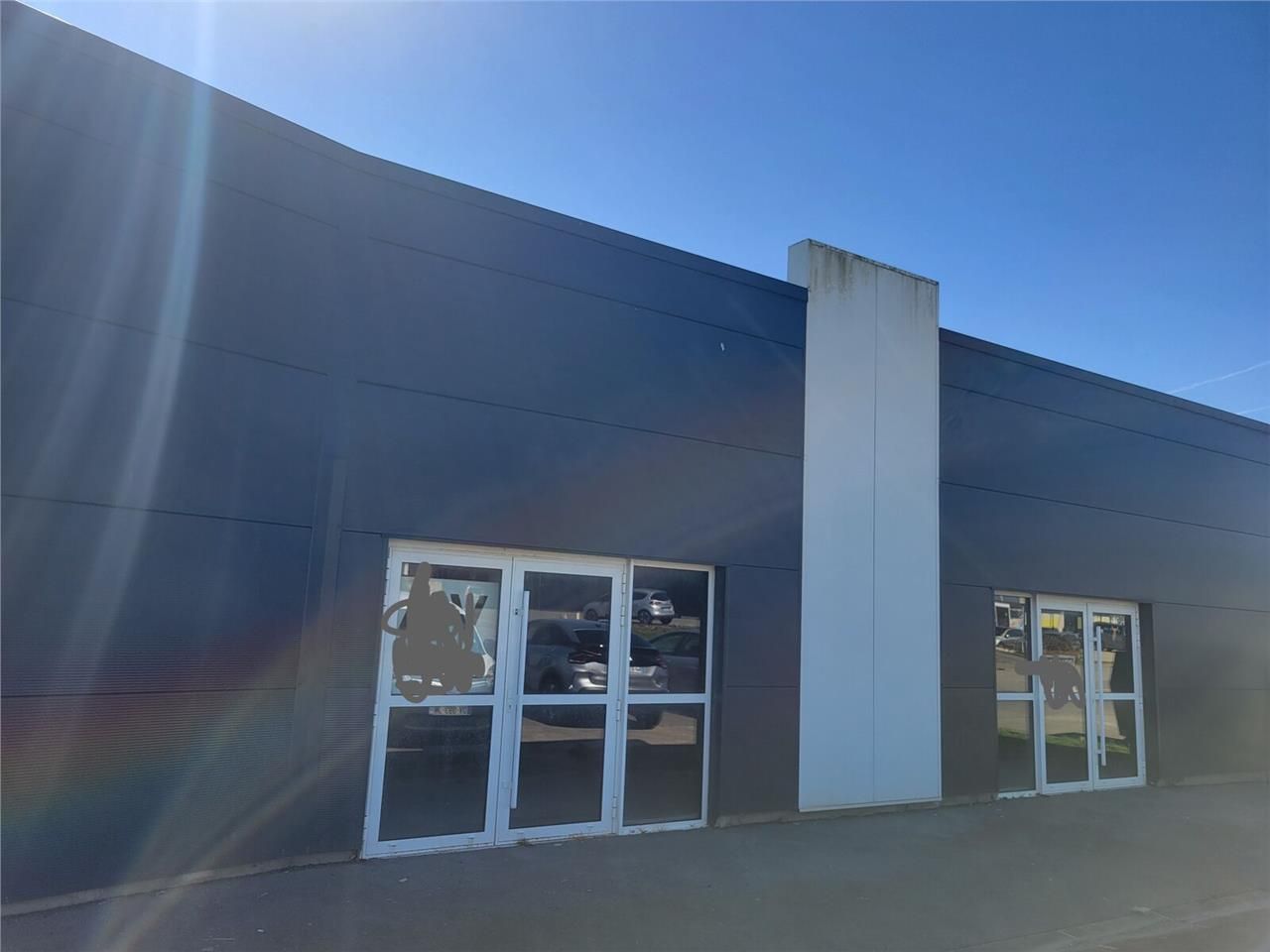 Au coeur de la zone commerciale de Baud, venez vi