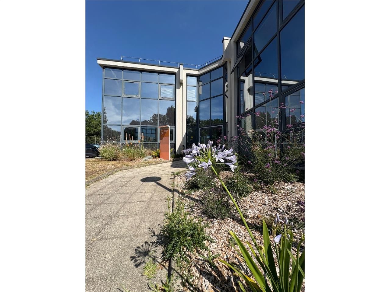 Découvrez cet espace de bureaux de 225 m² situé à