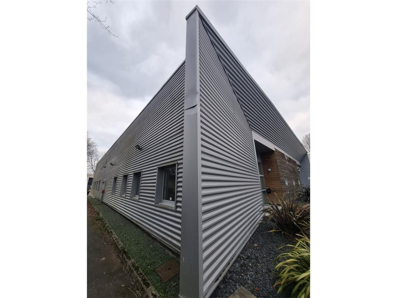 ENTREPOT ET BUREAUX A VENDRE 730 M² LA CHAPELLE S