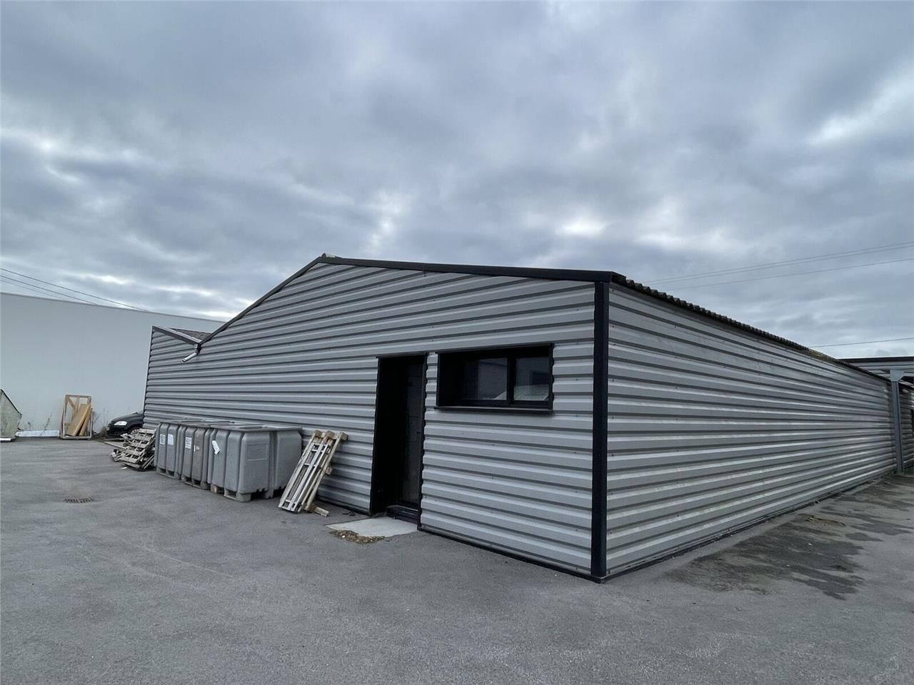 Ce local d'activité est situé au coeur d'une zone