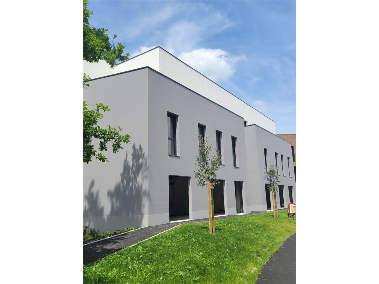 Au sein d'une zone d'activité dynamique, un immeu