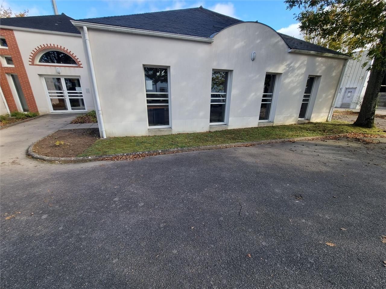 BUREAUX A VENDRE 378 M² SAINTE LUCE SUR LOIRE