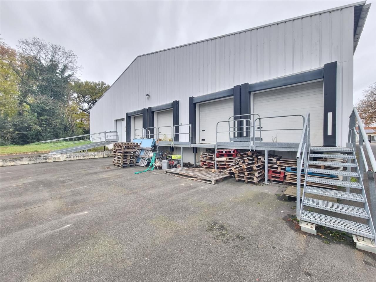 ARNOLD ENTREPRISE propose à la location un ensemb