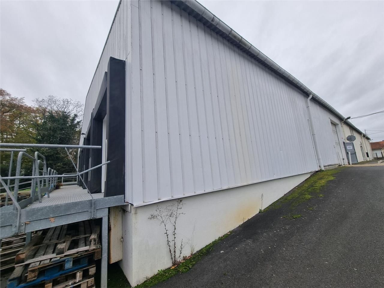 ARNOLD ENTREPRISE propose à la location un ensemb