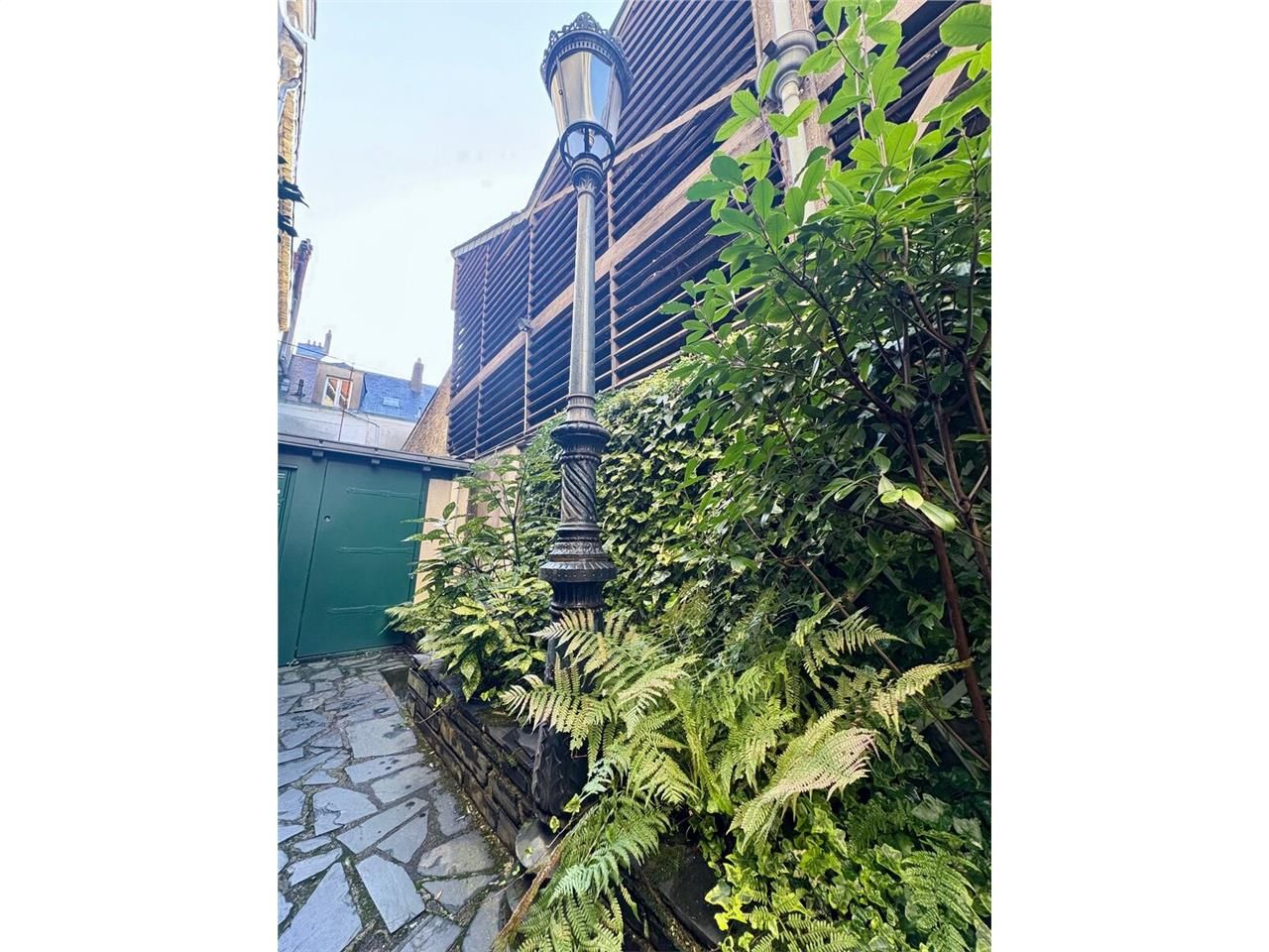 ARNOLD ENTREPRISE propose à la vente un immeuble 