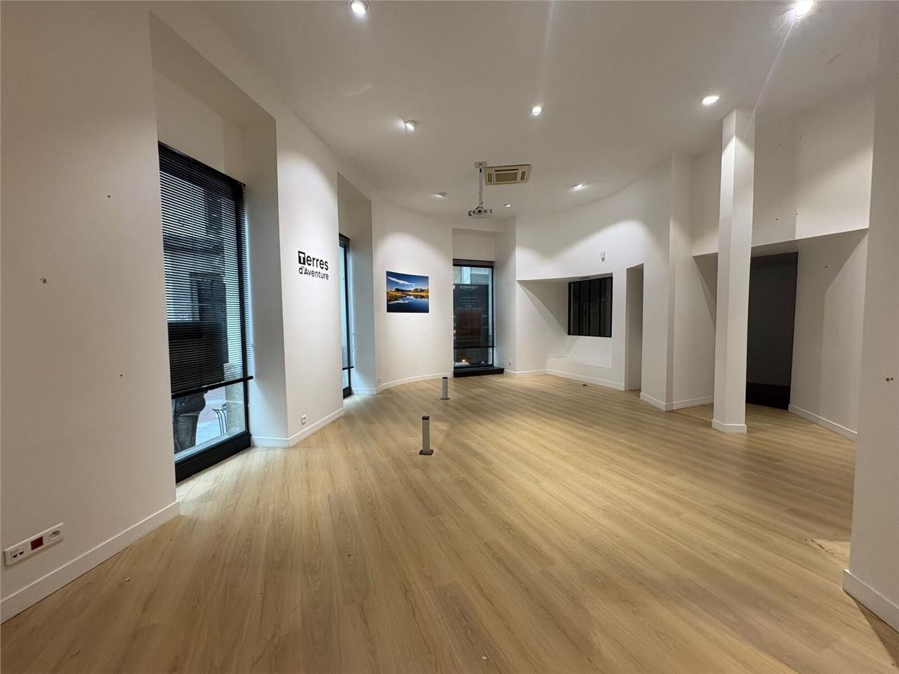 ARNOLD ENTREPRISE propose à la vente un local com