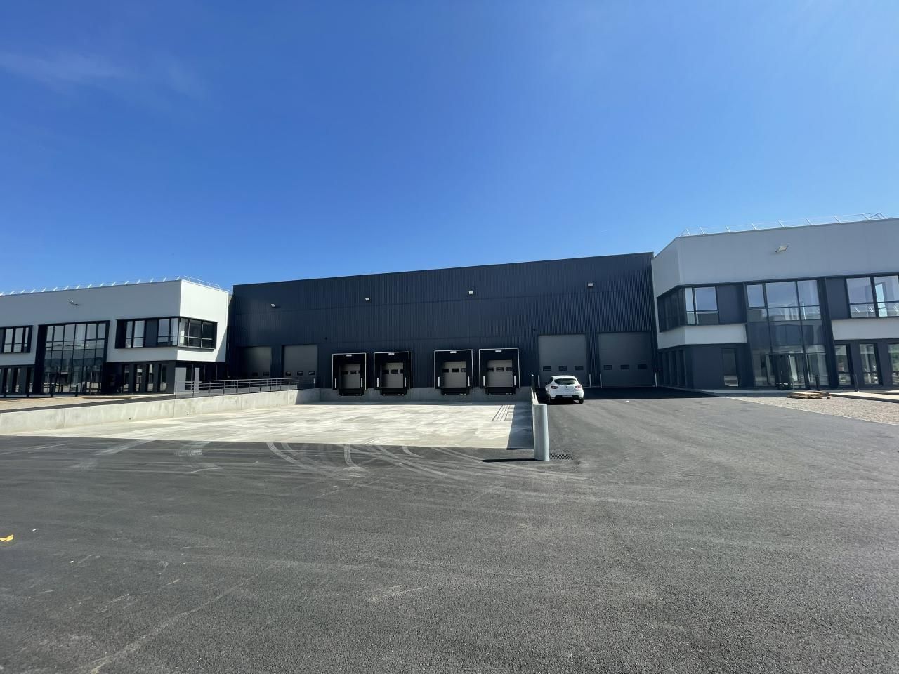 2845 m² pour ce activité en location à Saint-priest