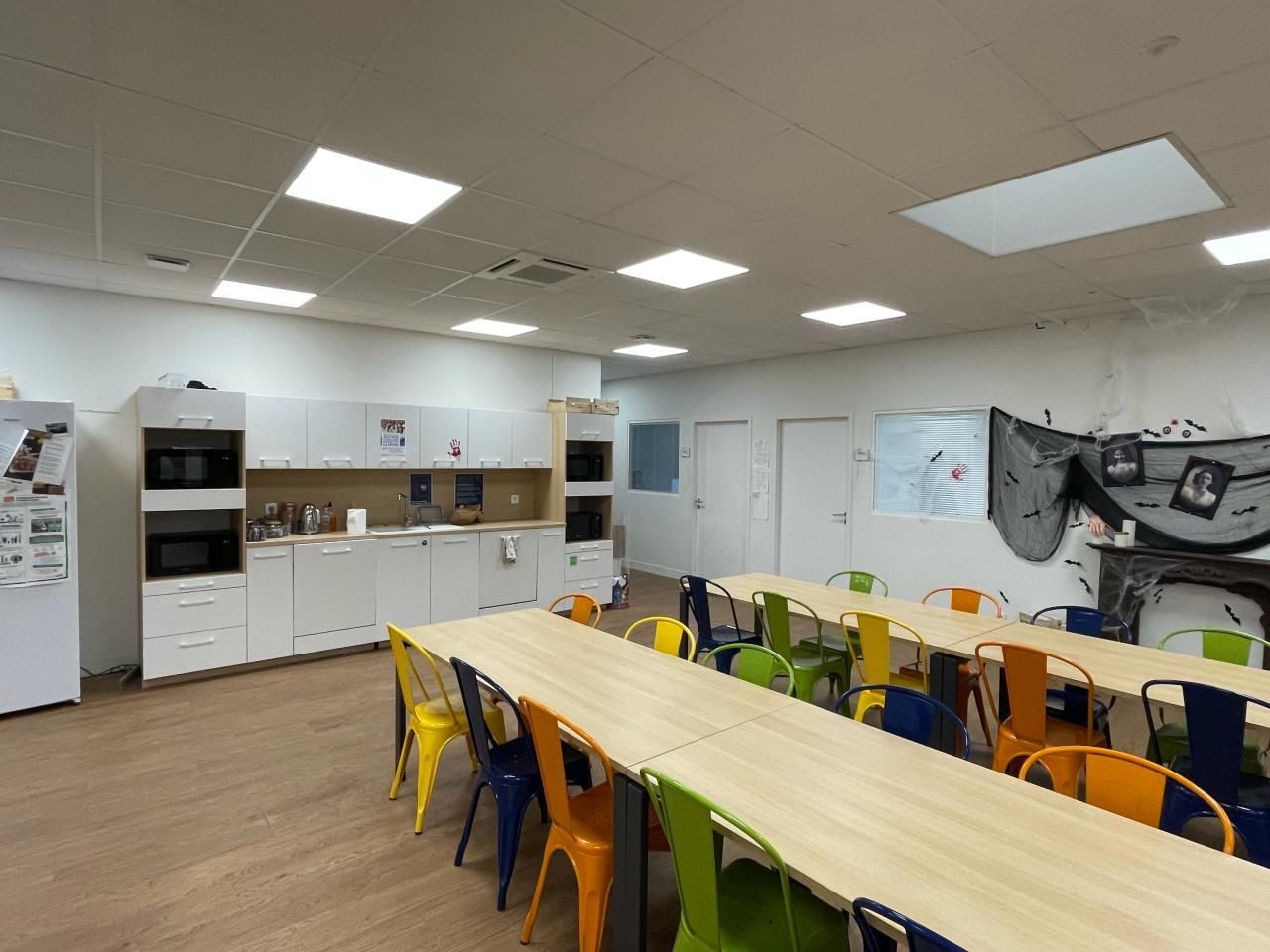 788 m² pour ce bureaux en location à Petit couronne