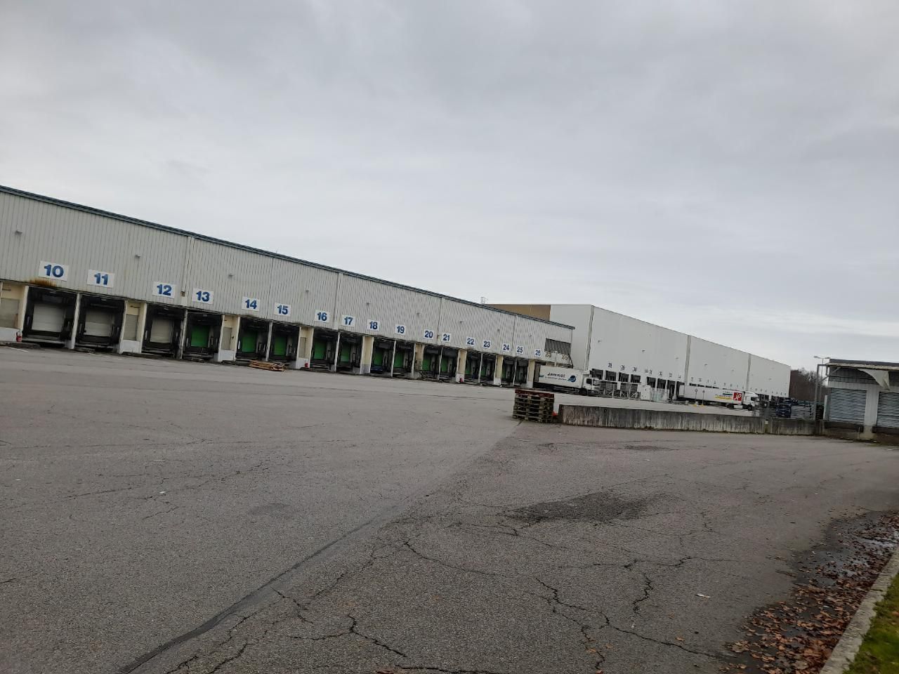 59737 m² pour cetentrepôts classe a en location à Limoges