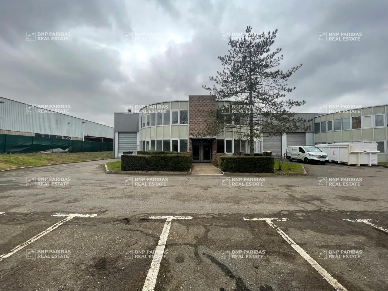 Location PME-PMI 2602 m² divisibles 78530 Buc