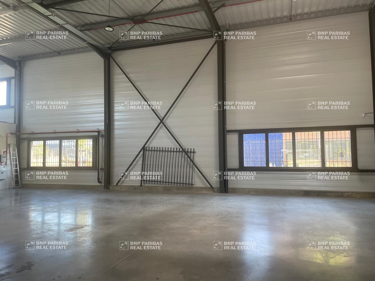 1032 m² pour ce activité en location à Saint-priest