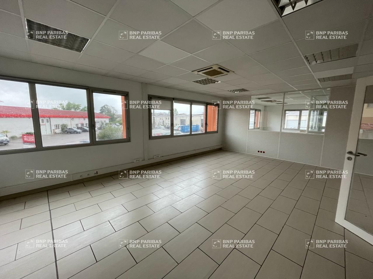 380 m² pour ce bureaux en location à Décines-charpieu