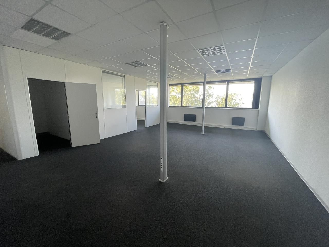 1148 m² pour ce activité en location à Lisses