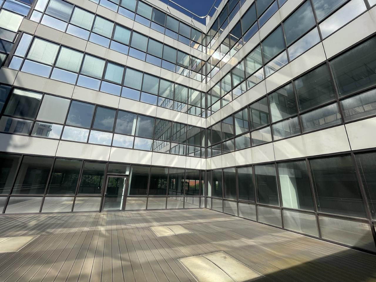 5523.7 m² pour ce bureaux en location à Saint-ouen-sur-seine