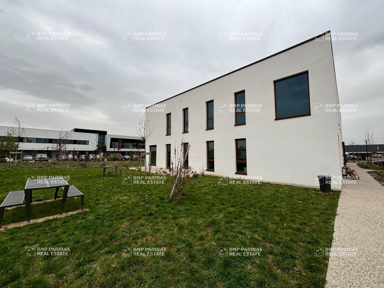 Location Bureaux 432 m² divisibles 69800 Saint-priest