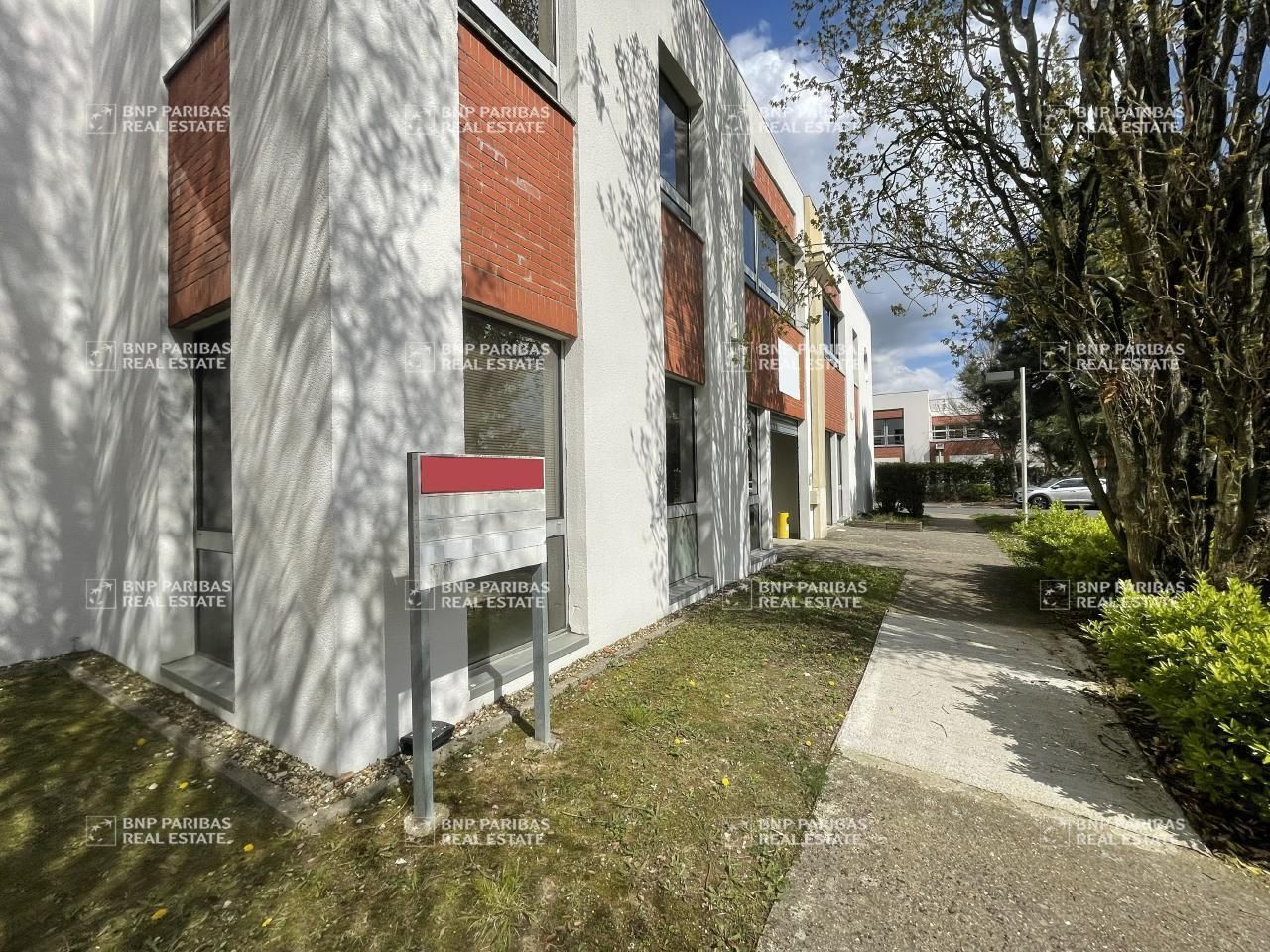 Location PME-PMI 379 m² non divisibles 77184 Émerainville