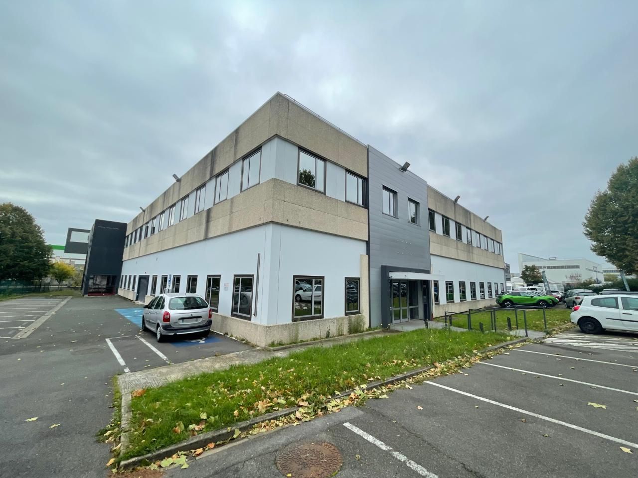 Location PME-PMI 1819 m² non divisibles 92000 Nanterre