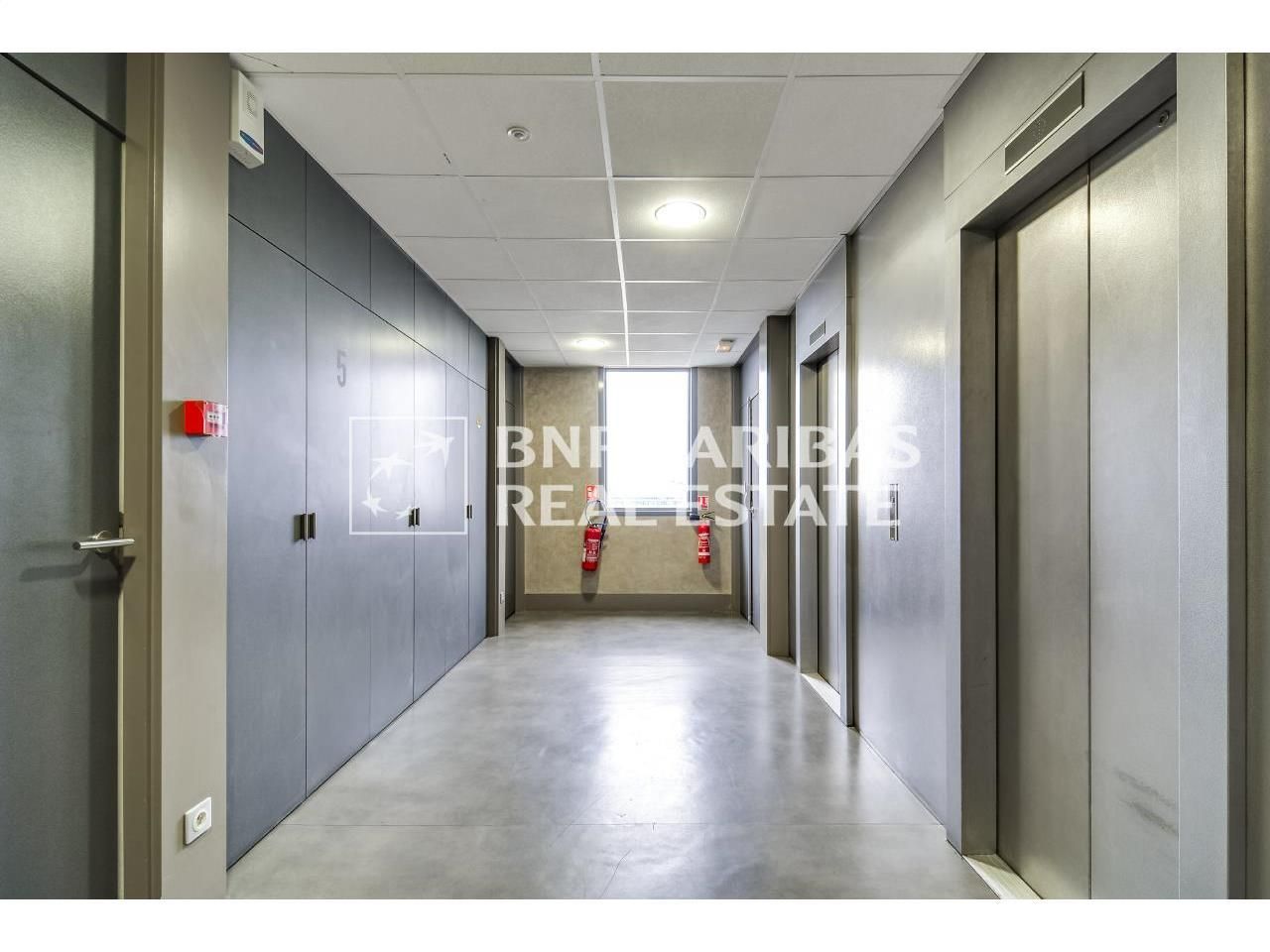 1125 m² pour ce bureaux en location à Saint denis 93210