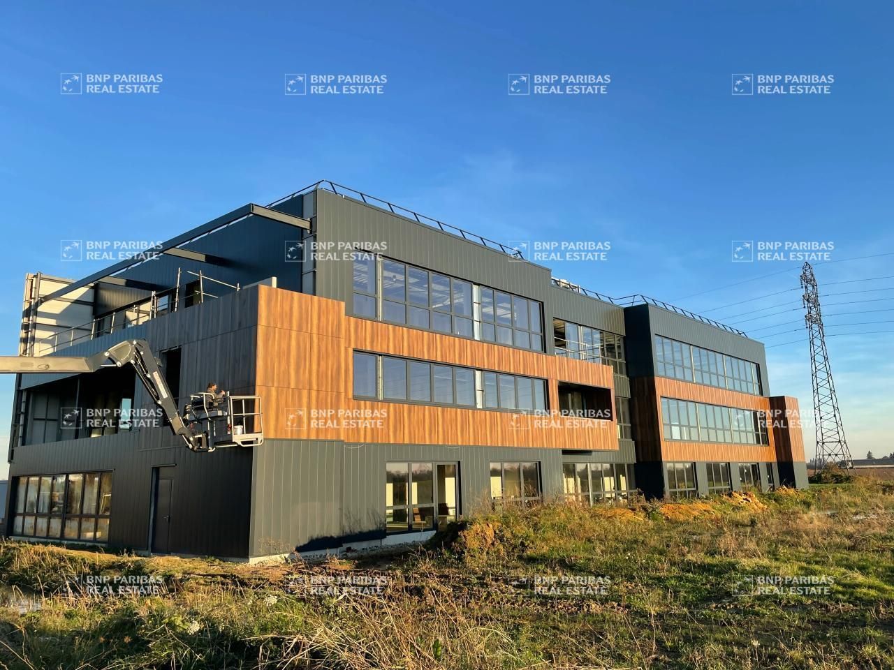 70 m² pour ce bureaux en location à Saint-martin-du-vivier