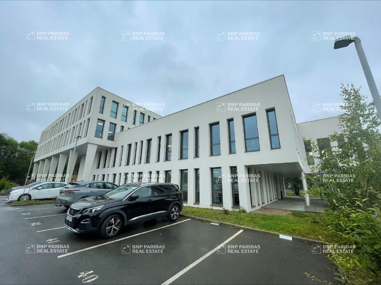 657 m² pour ce bureaux en location à Pacé