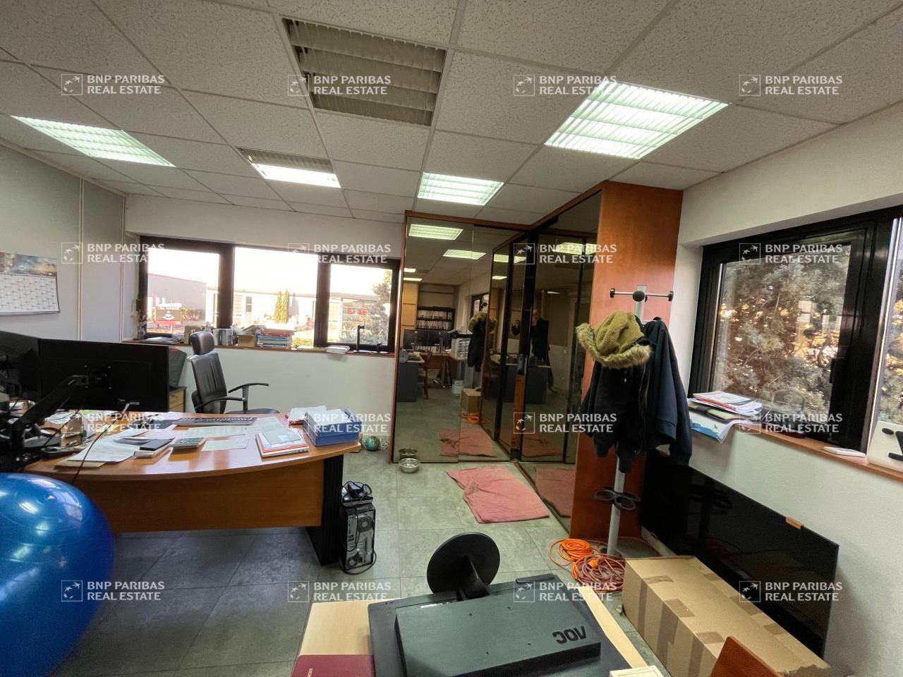 2000 m² pour ce activité en location à Genas