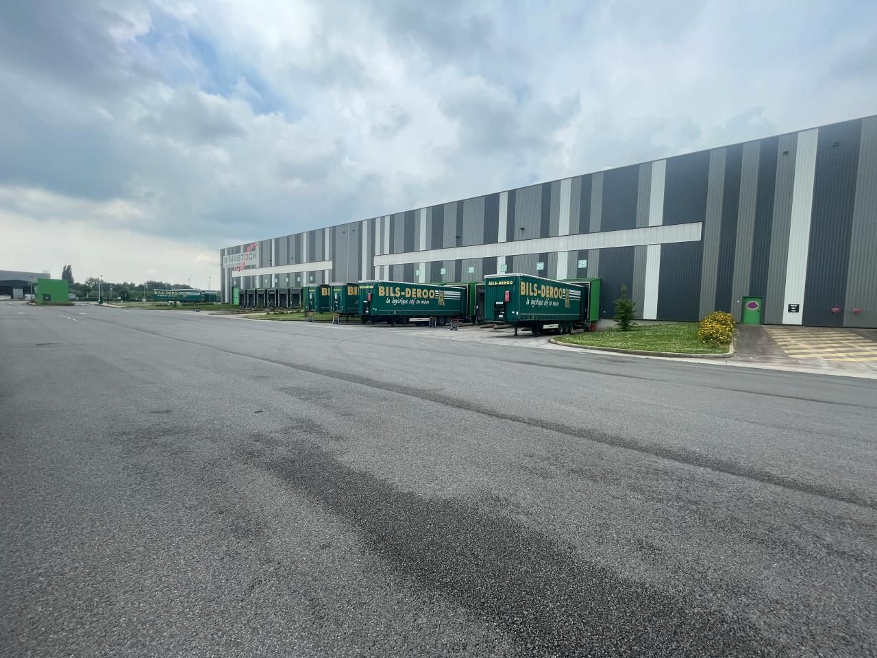 18898.5 m² pour cetentrepôts classe a en location à Lambres-lez-douai