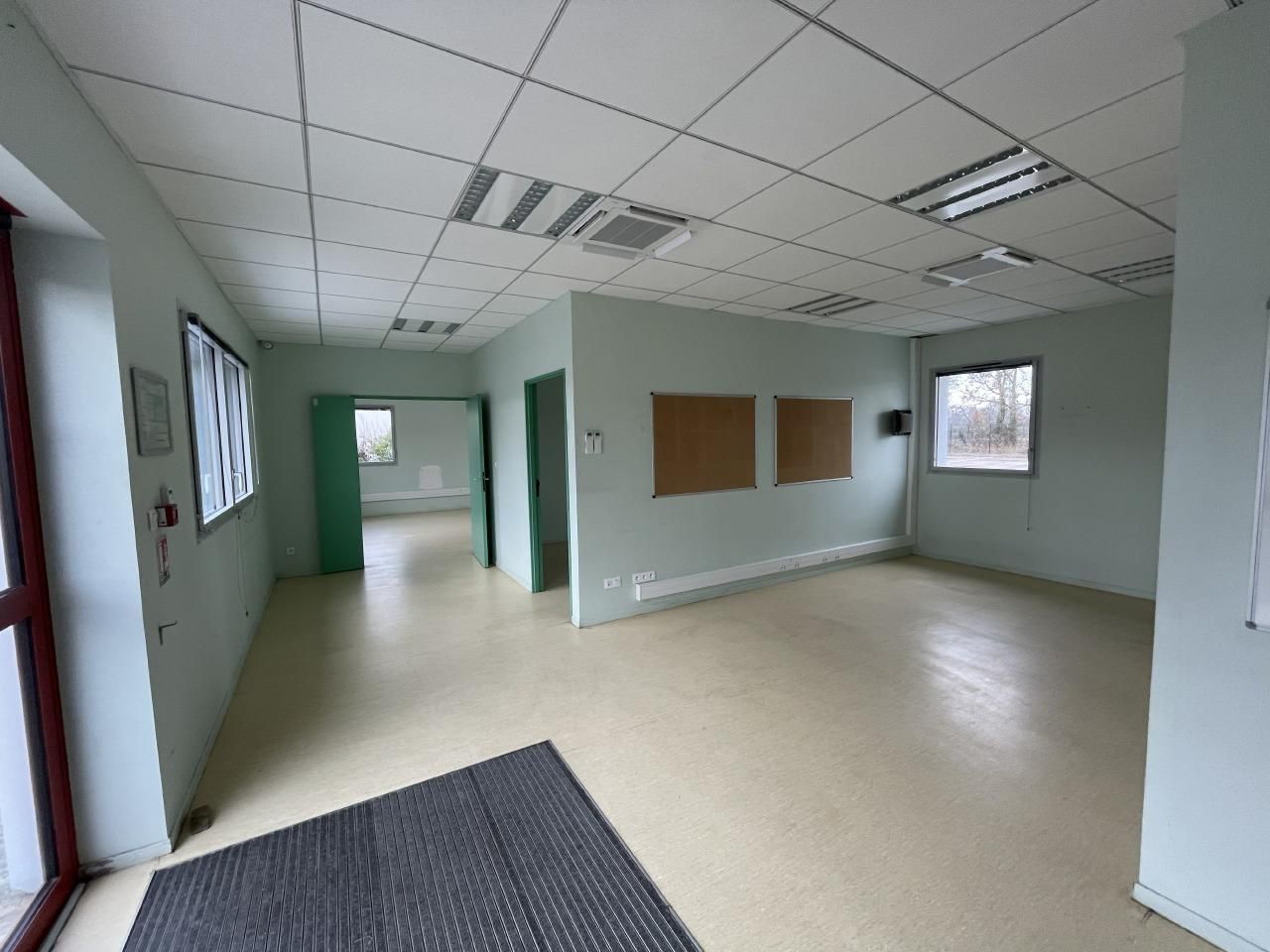 640 m² pour ce mixtes en location à Villematier