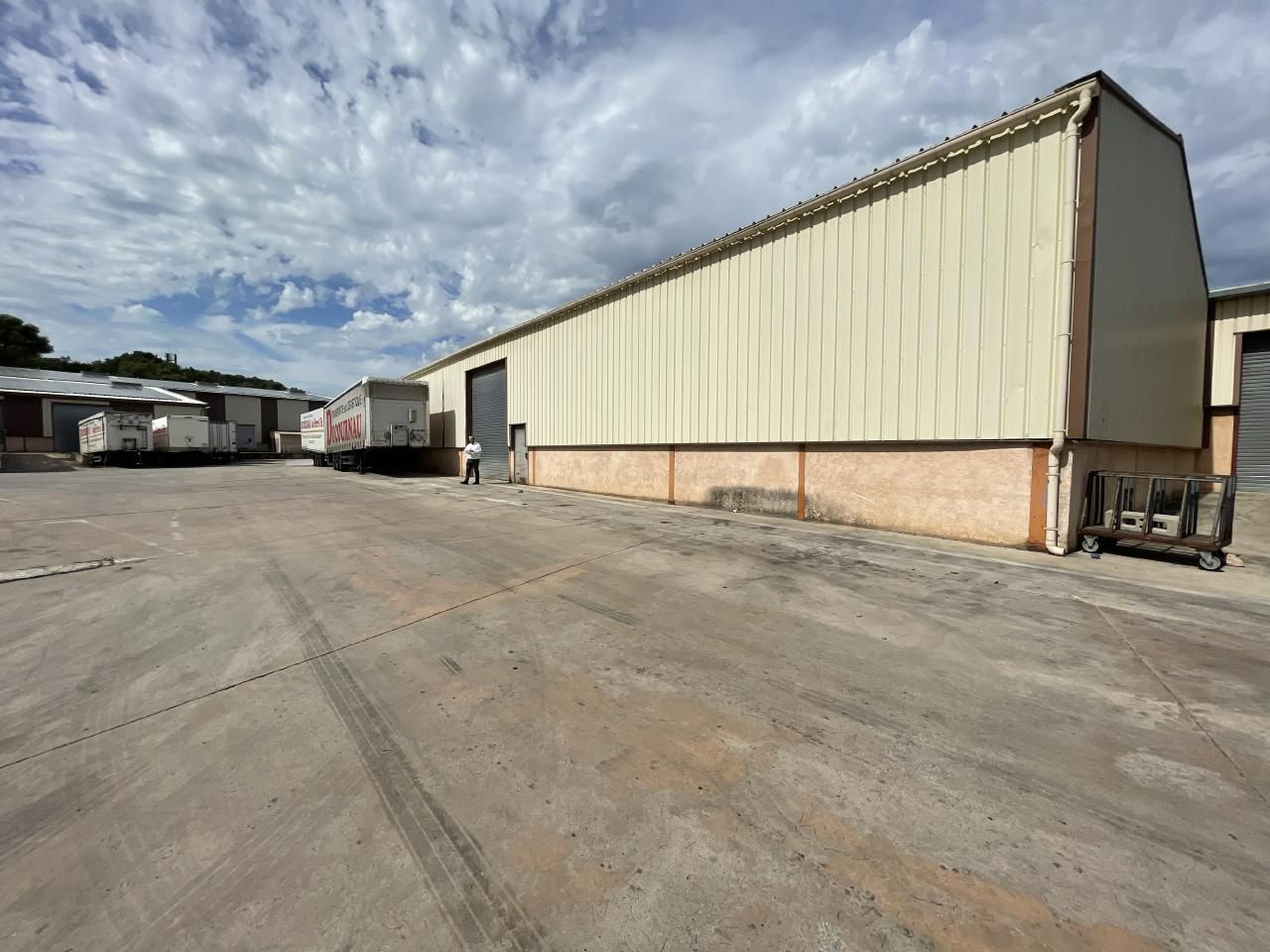 870 m² pour ce activité en location à Flassans-sur-issole