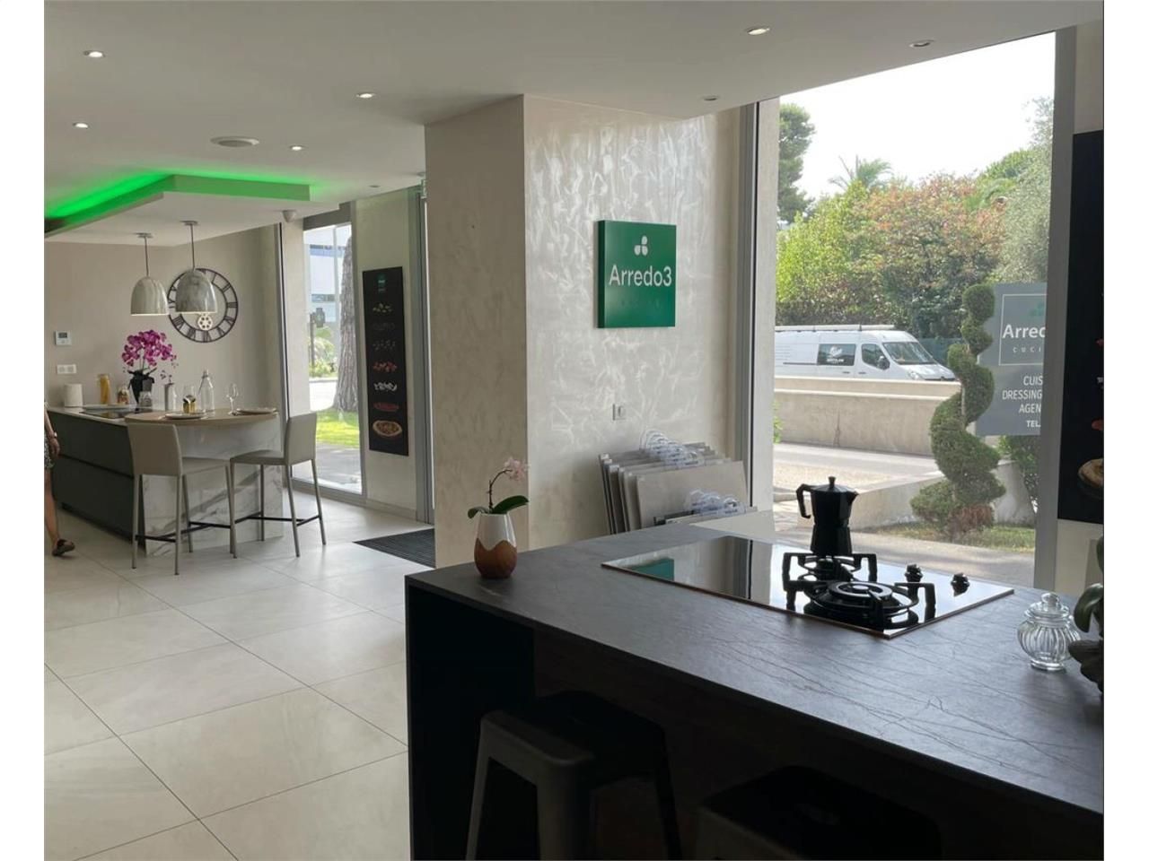 Location Local commercial 200 m² non divisibles 06700 Saint-laurent-du-var