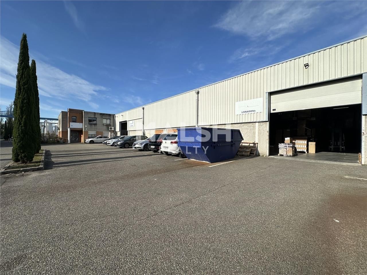 Au sein d'un parc d'activités clos à Chassieu, no