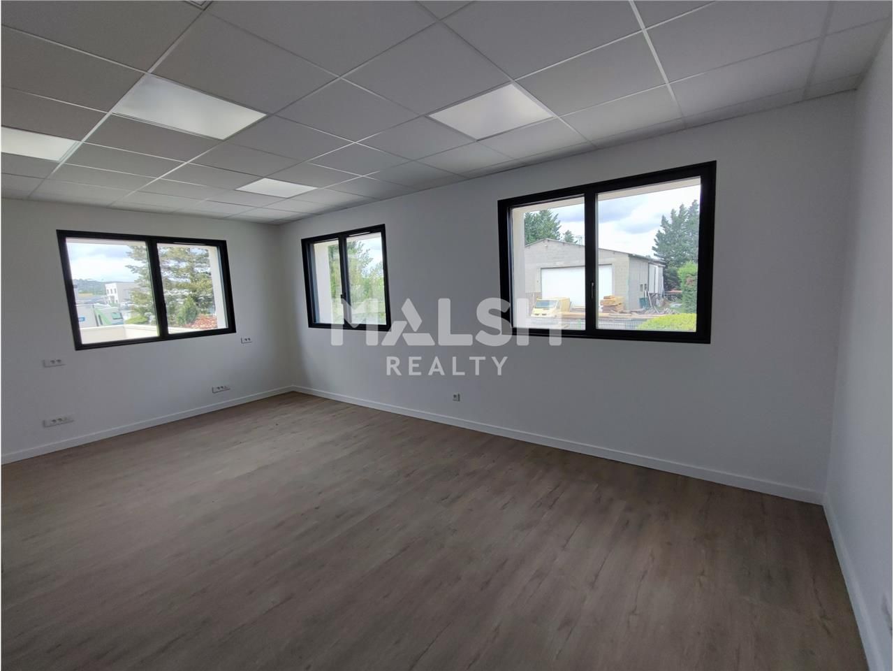 Au sein d'un parc d'activités composé de 3 bâtime