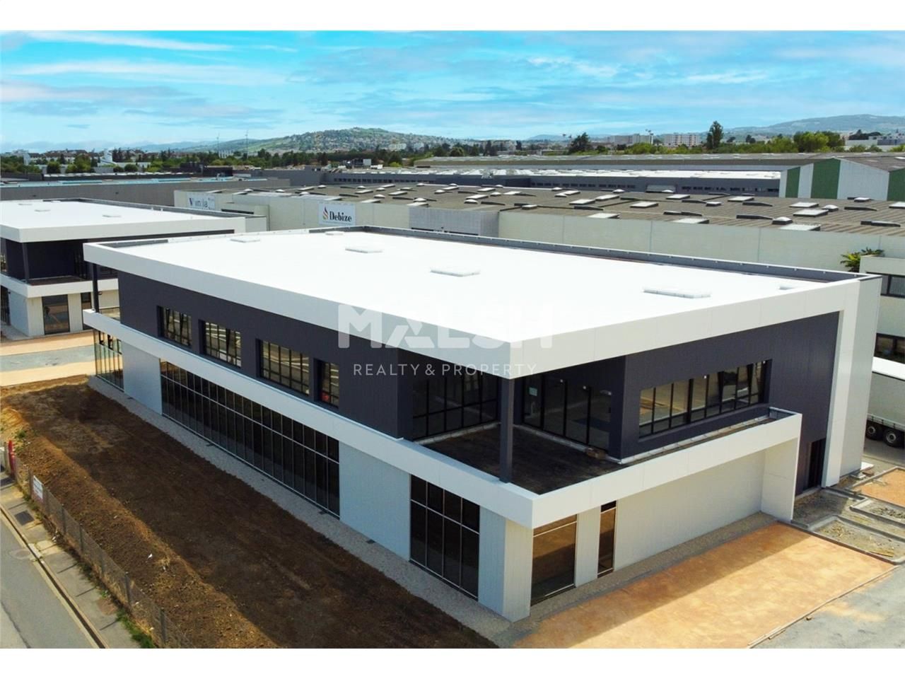 Sur un terrain de 6 931 m², nous vous proposons à