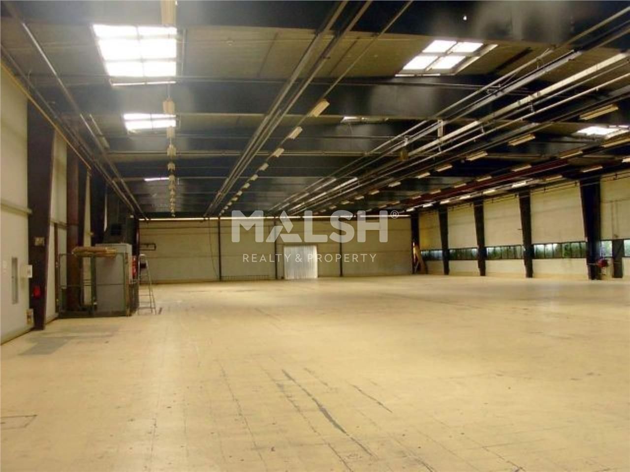 Nous vous proposons à la location, un local d'act