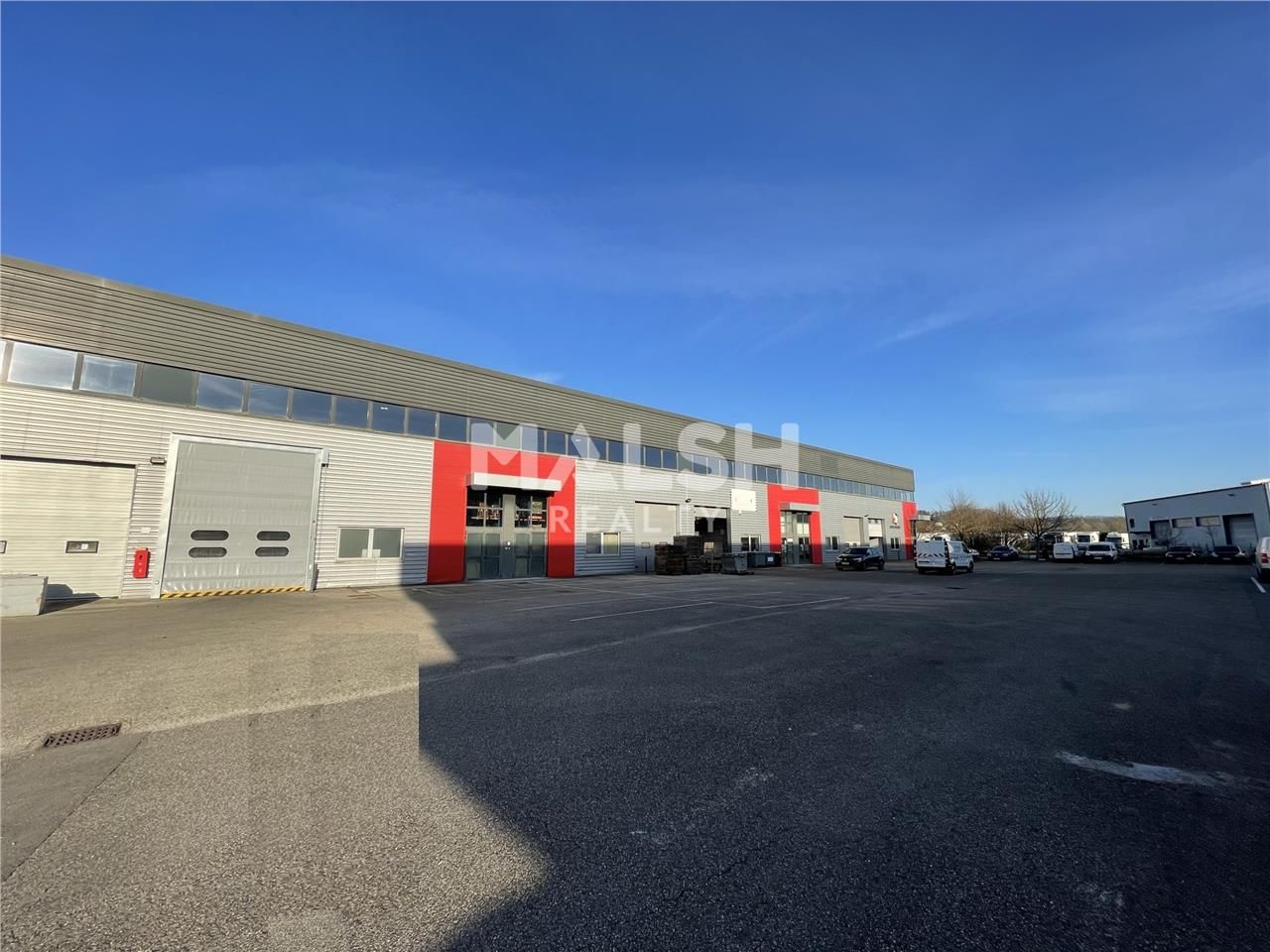 Au sein d'un parc d'activités clos et récent comp