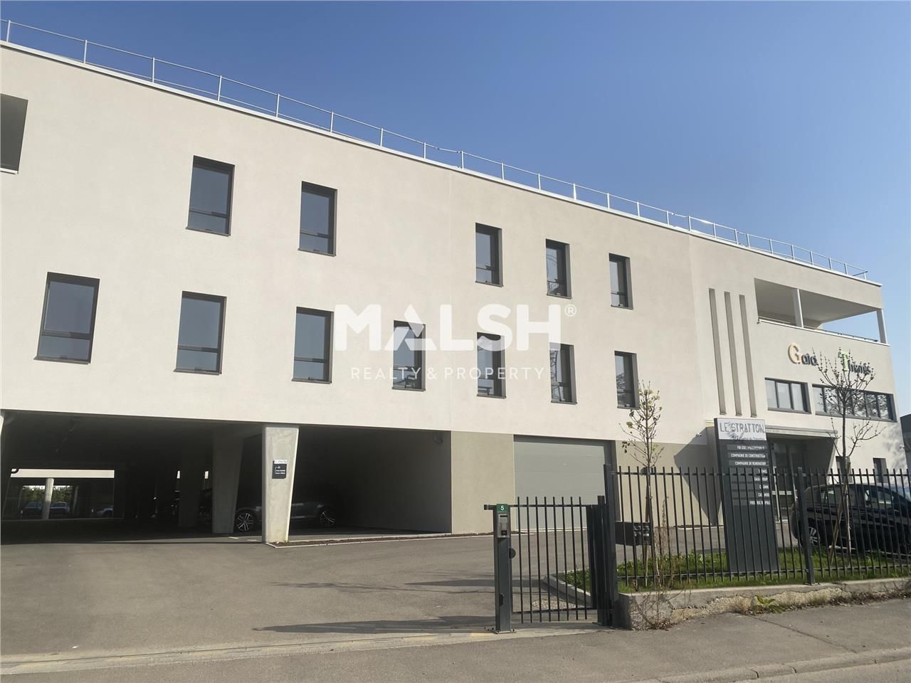 Nous vous proposons un plateau de bureaux de 382