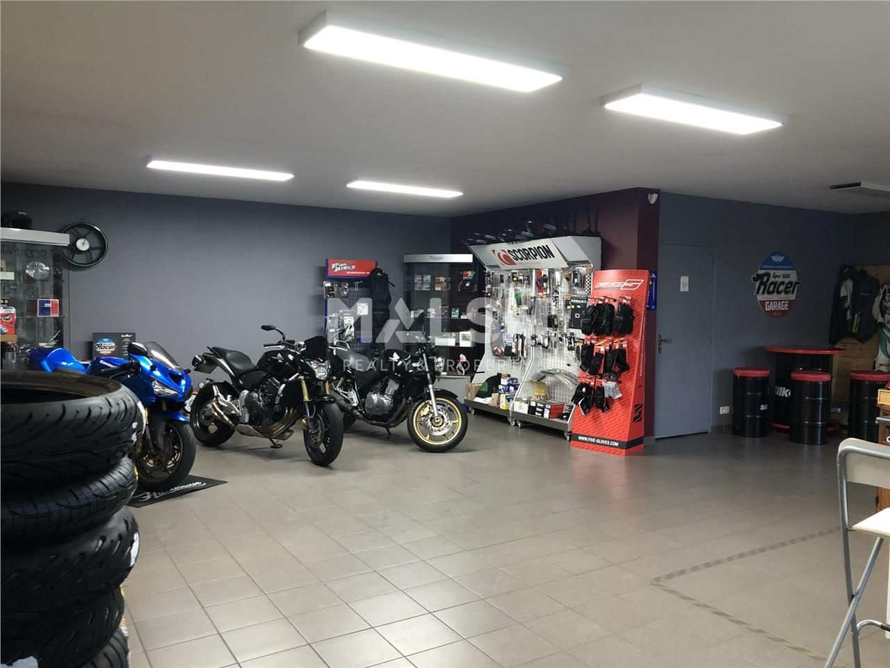 Nous vous proposons à la vente un garage moto dan