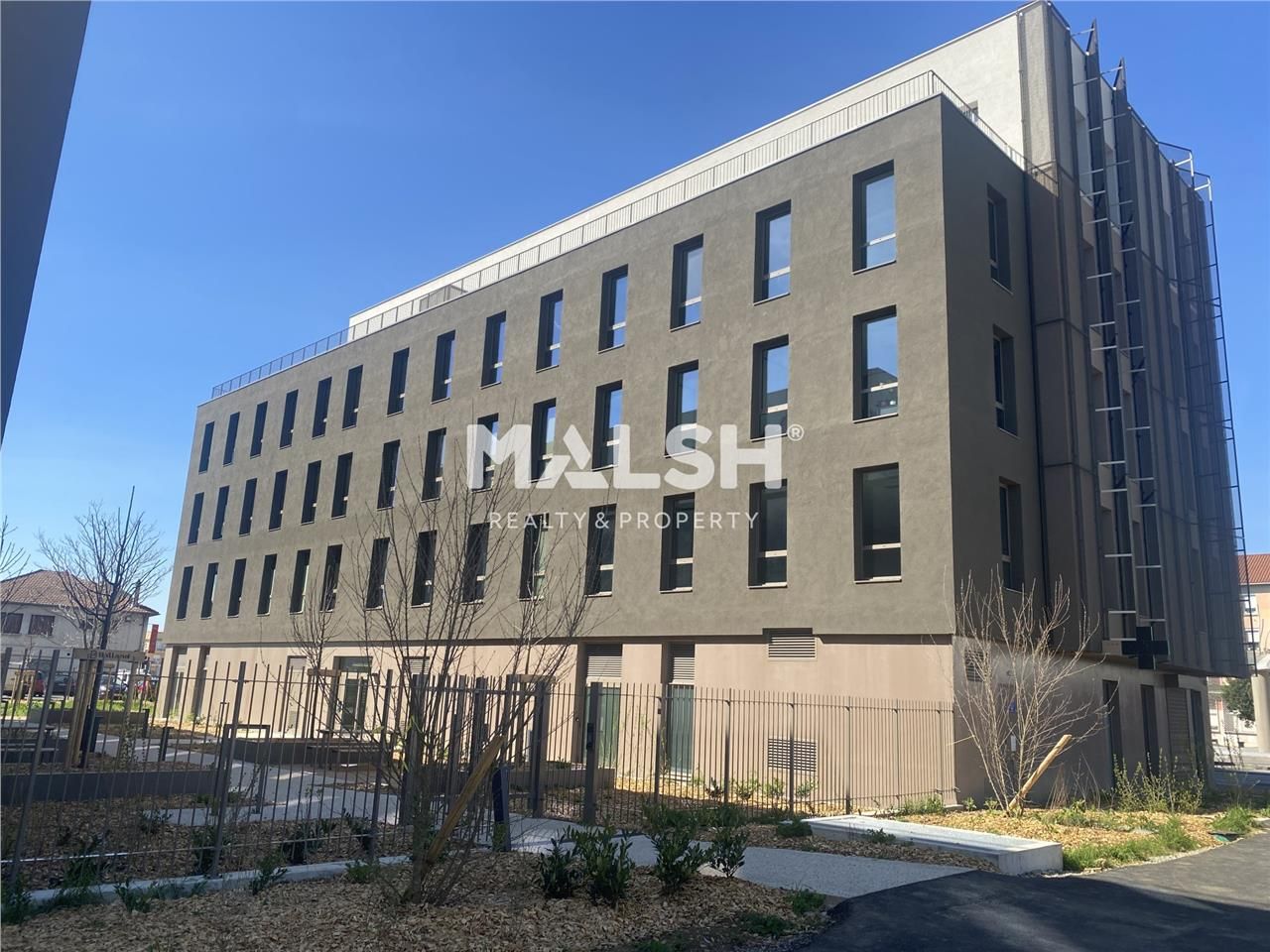 MALSH Realty & Property vous propose, à l'entrée 