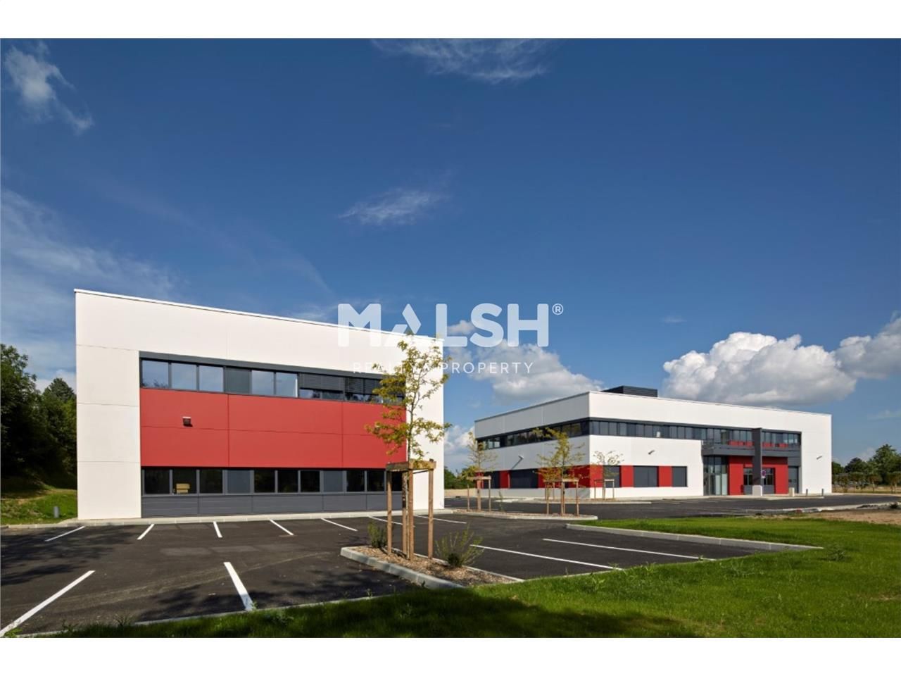 Au sein d'un parc d'activités composé de plusieur