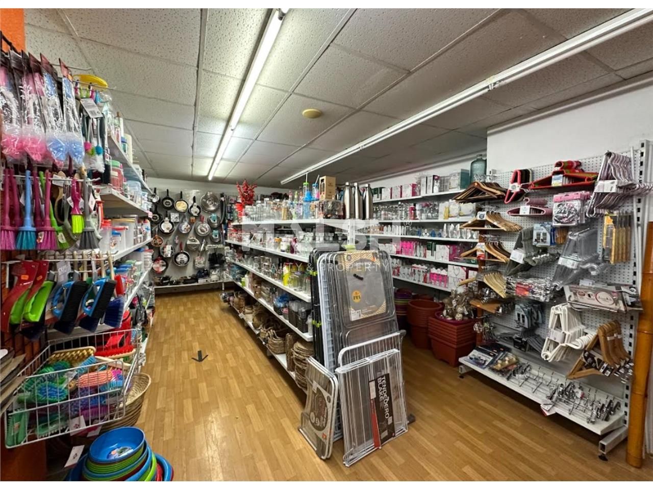 Nous vous proposons un local commercial à céder a