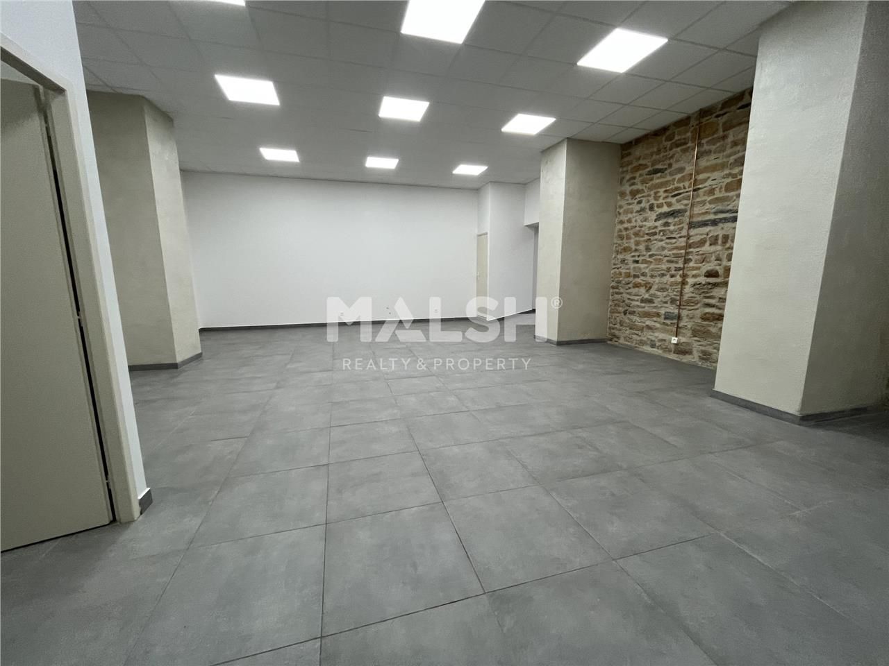 Nous vous proposons un local commercial rénové su