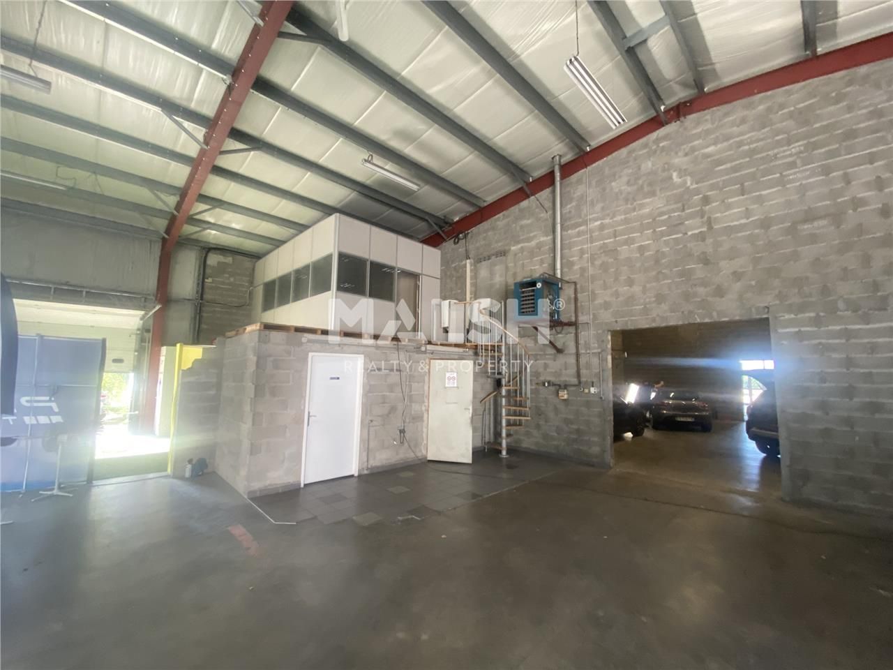 Sur un terrain indépendant d'environ 3 900 m², no