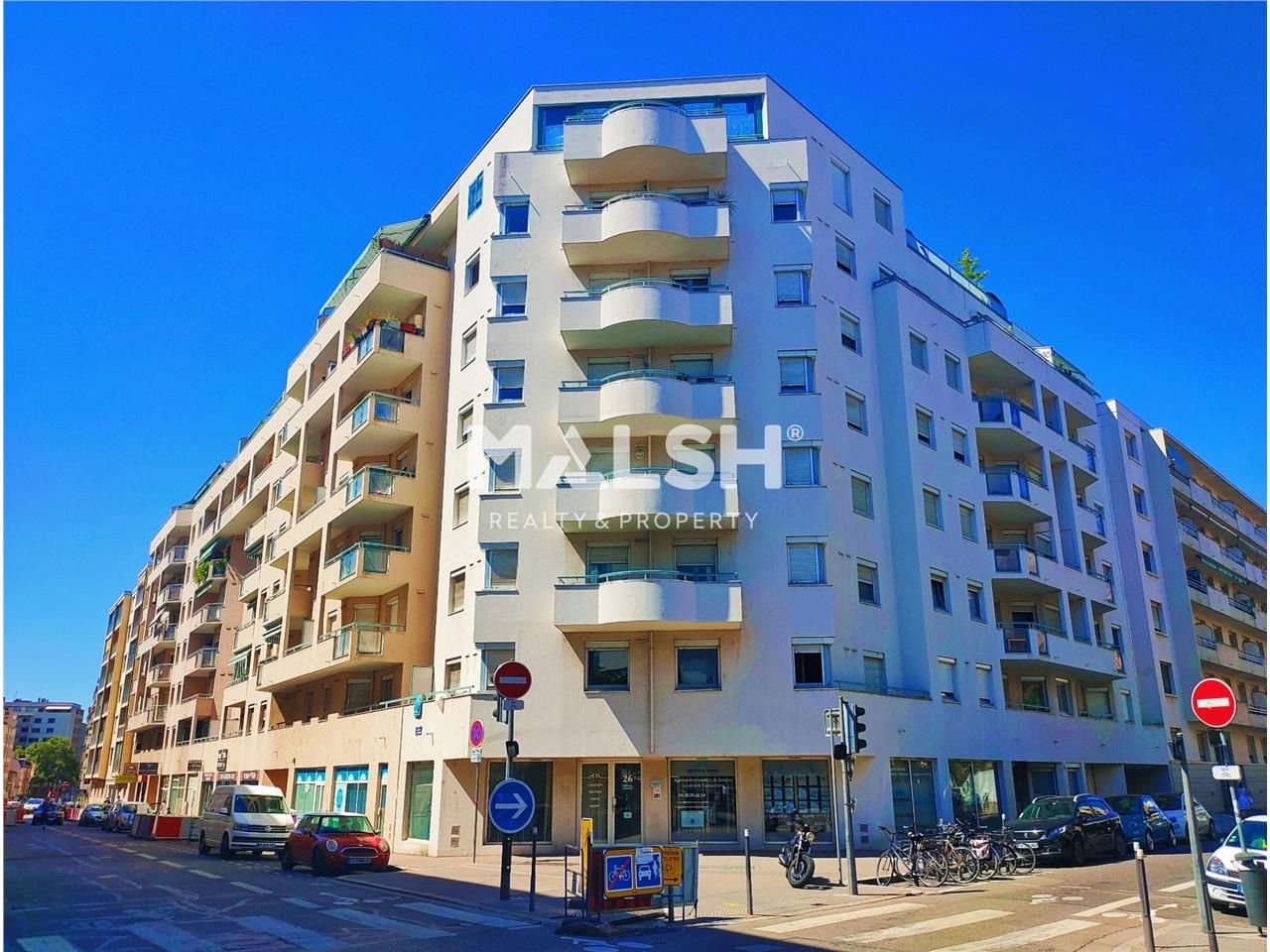 Nous vous proposons, à la vente, des bureaux dans