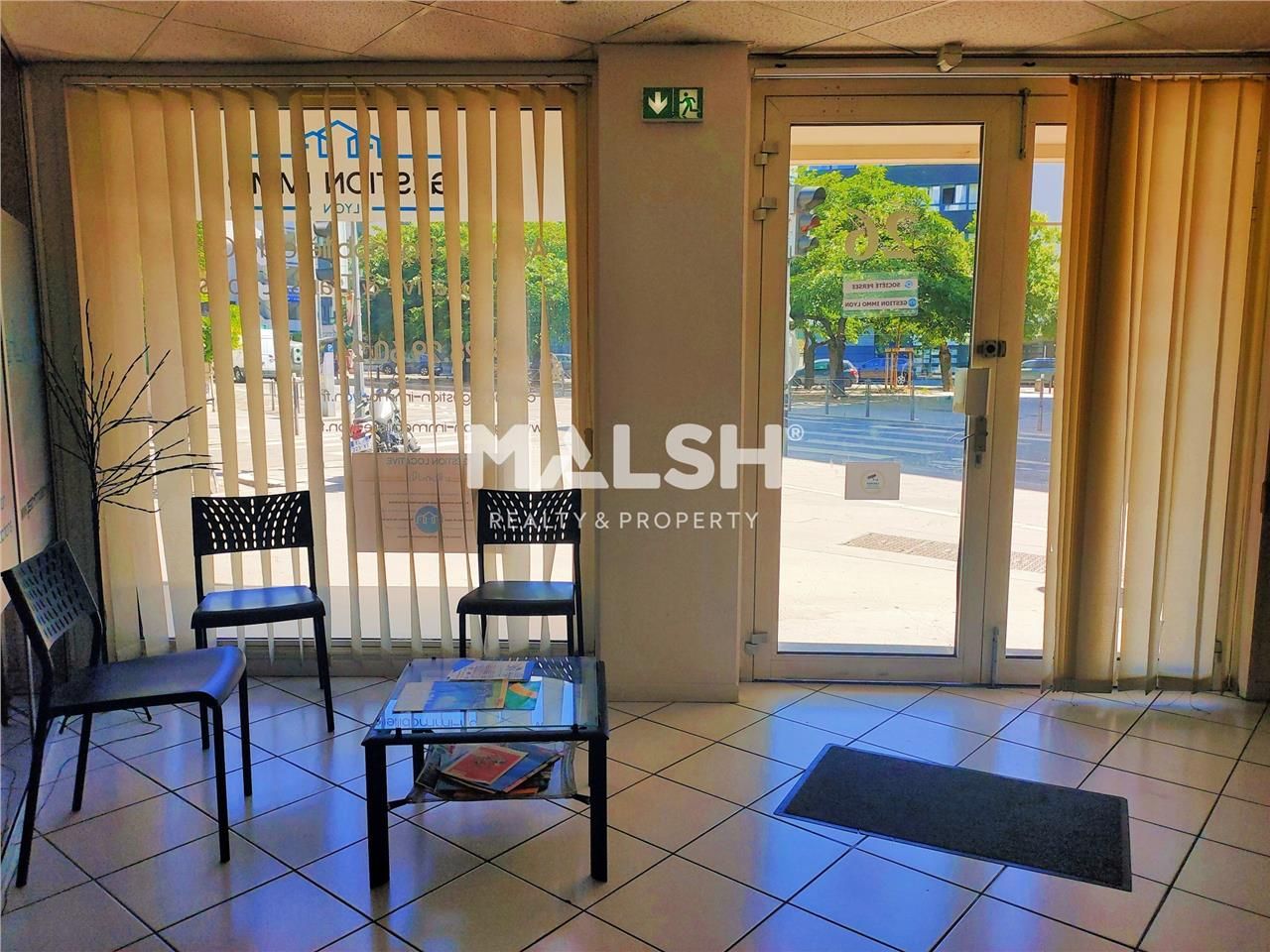 Nous vous proposons, à la vente, des bureaux dans