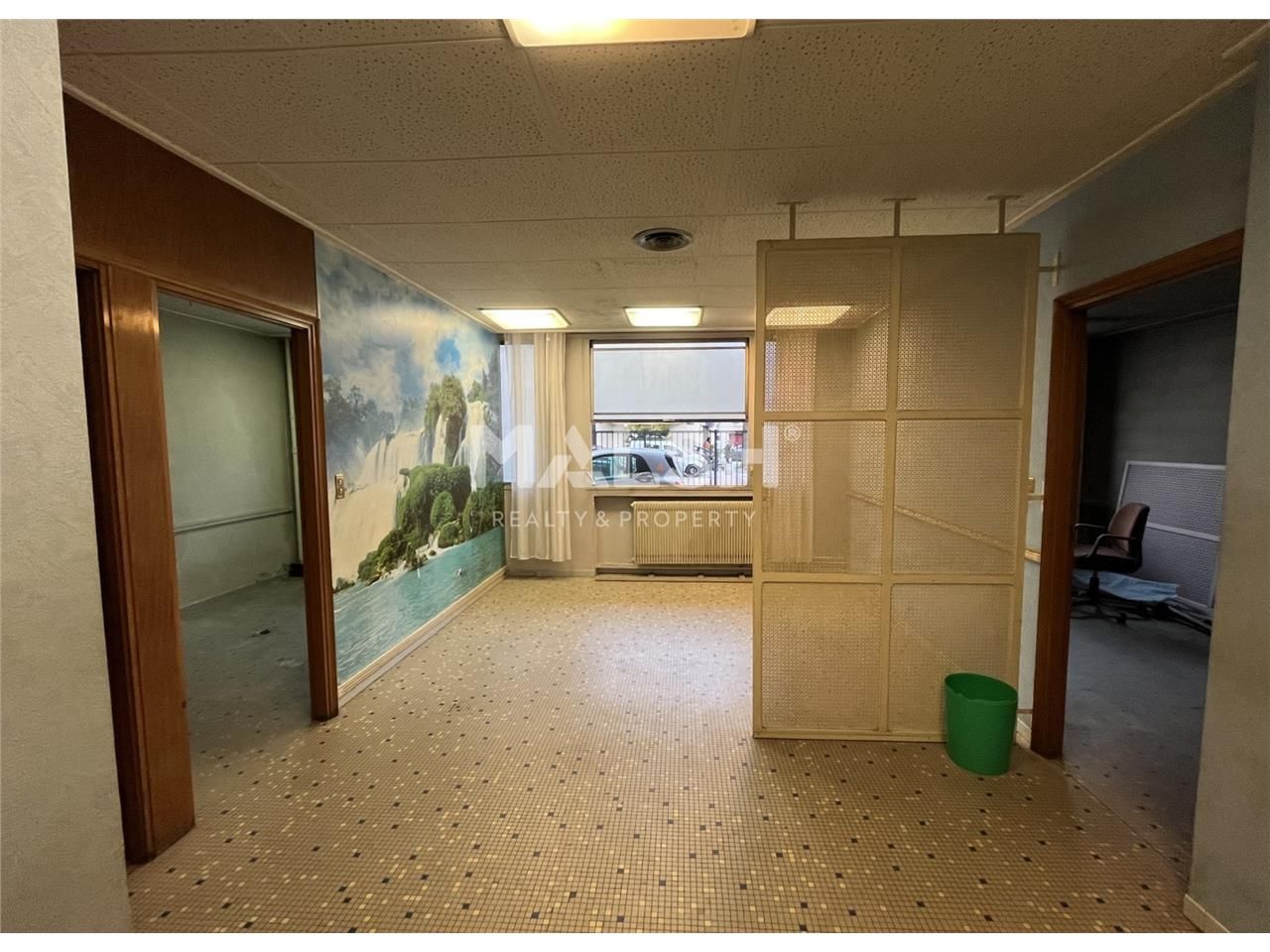 Nous vous proposons, à la vente, un local travers