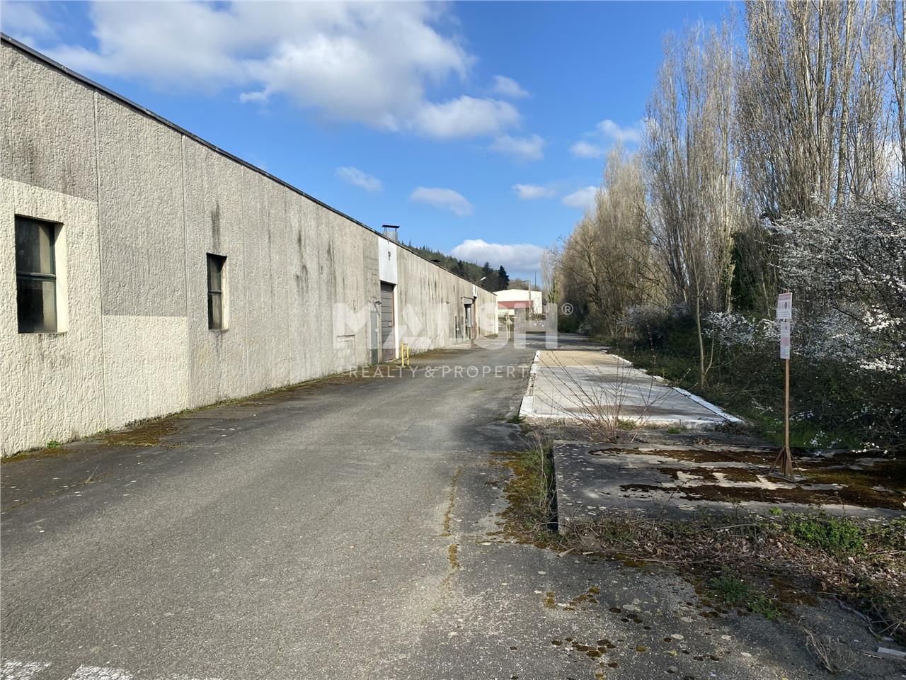 Sur un terrain indépendant et clos de 10 757 m², 