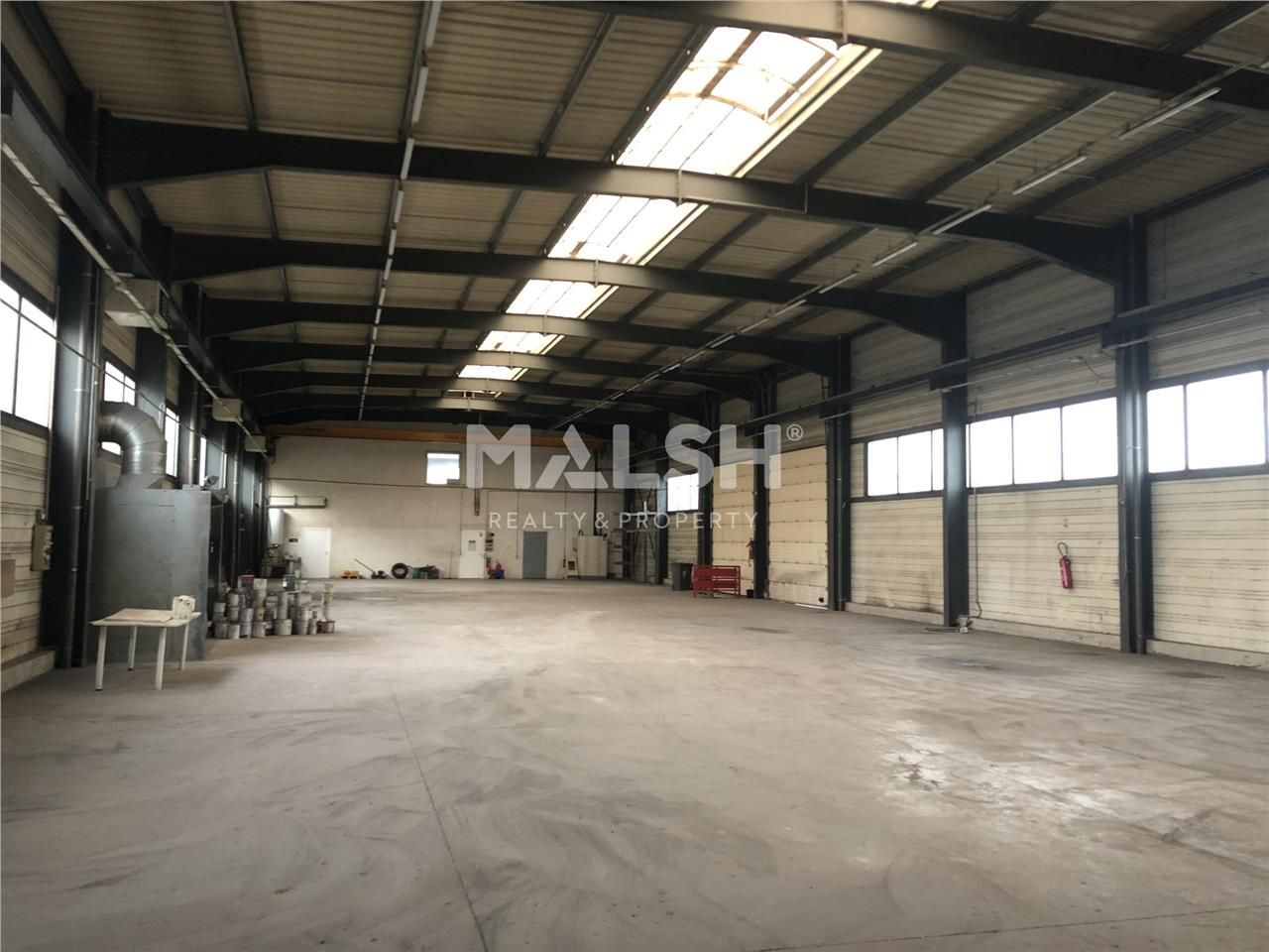 Sur un terrain clos et sécurisé de 2000 m², nous 